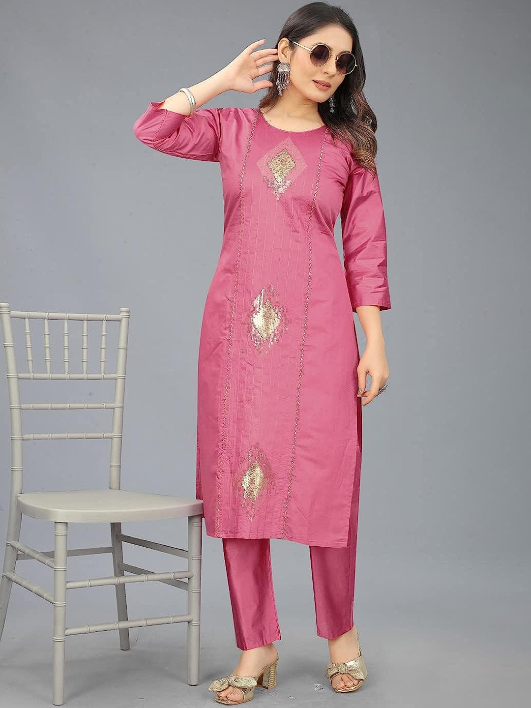 

PERFECTBLUE Embroidered Sequinned Kurta with Trousers, Pink