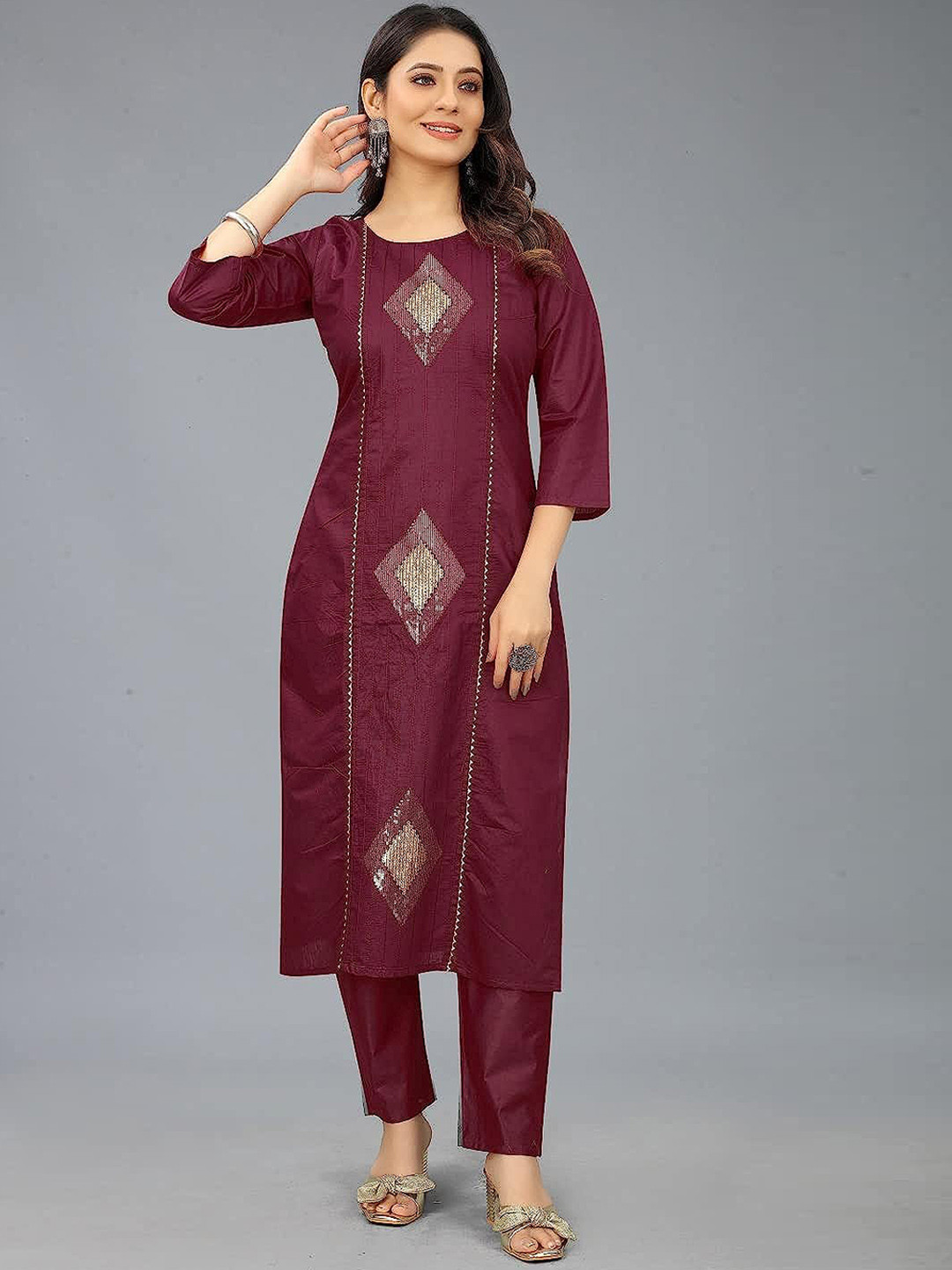 

PERFECTBLUE Embroidered Sequinned Kurta with Trousers, Purple