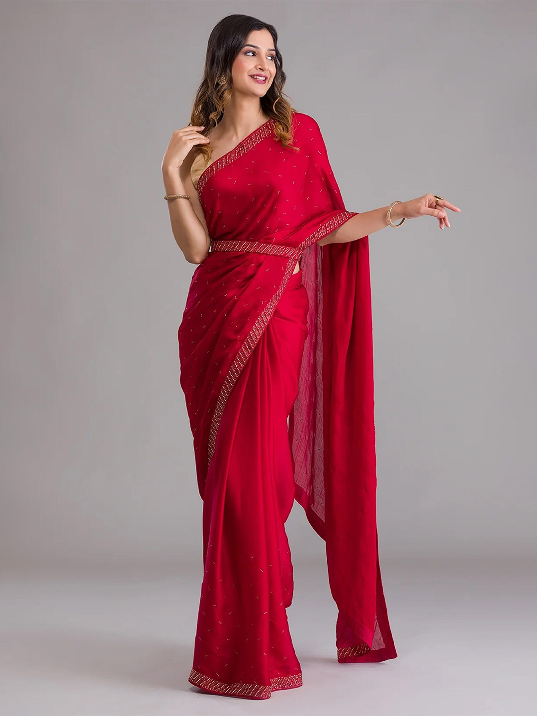 

Trendmalls Embellished Saree, Red