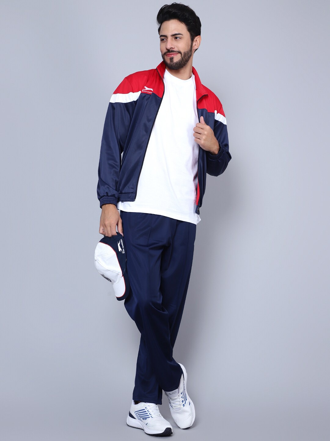 

Shiv Naresh Men Colourblock Tracksuit, Navy blue