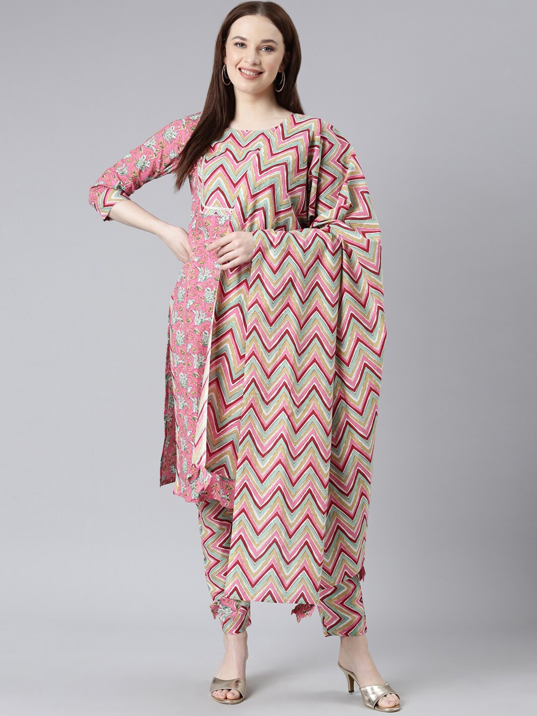 

ERISHA Floral Printed Gotta Patti Pure Cotton Kurta with Trousers & Dupatta, Pink