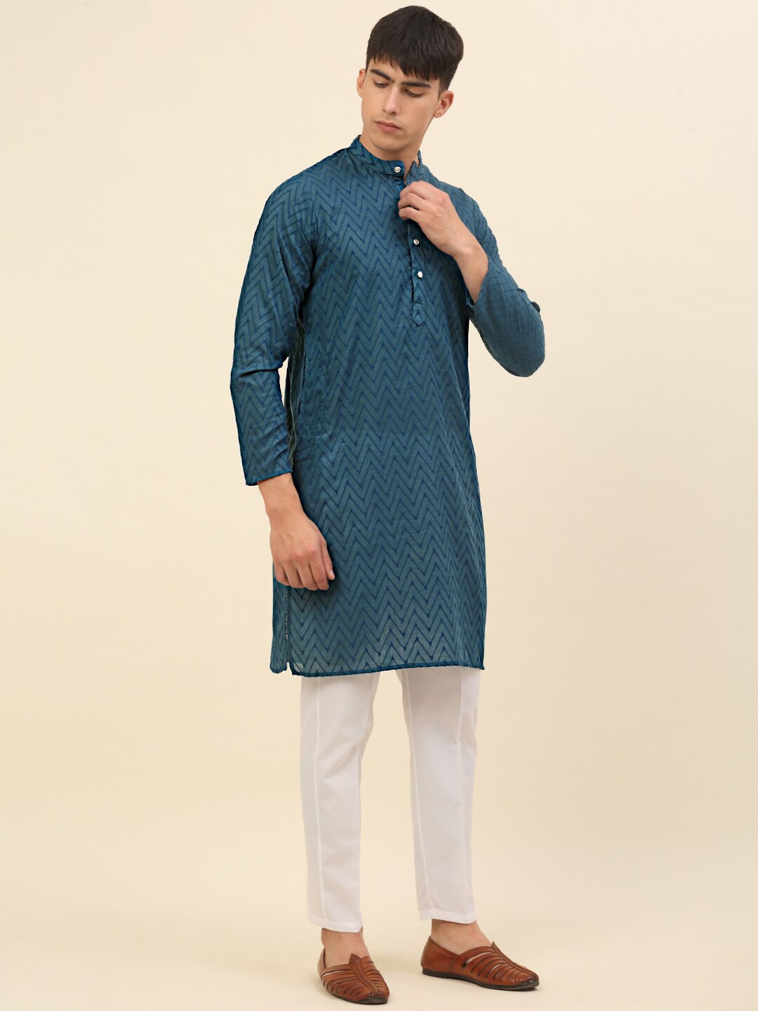 

Anouk Teal Chevron Embroidered Pure Cotton Kurta with Pyjamas