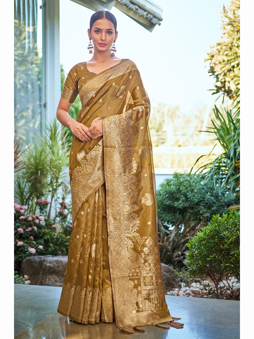 

MONJOLIKA FASHION Ethnic Motifs Woven Design Zari Bomkai silk Saree, Mustard