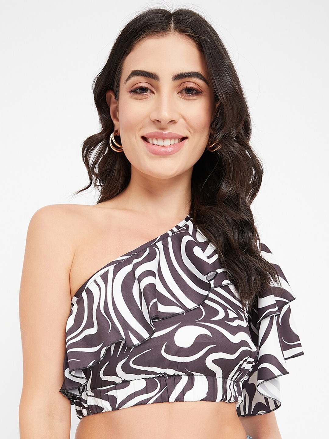 

BRINNS Abstract Printed One Shoulder Ruffles Regular Crop Top, Black