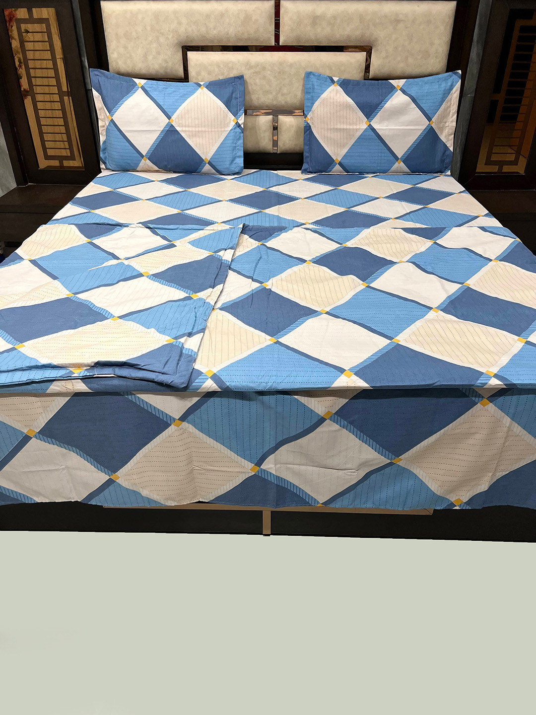 

Pure Decor Blue & Beige Geometric Printed 250 TC Double King Bed Bedding Set