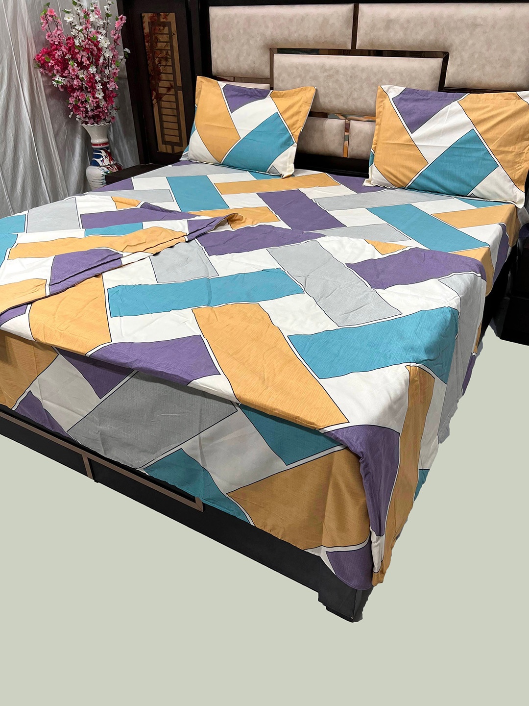 

Pure Decor White & Purple Geometric Printed 250 TC Double King Bed Bedding Set