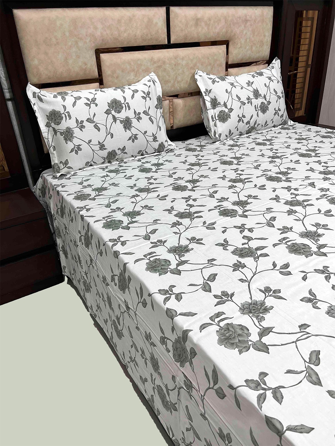 

Pure Decor Mansion Grey & White Floral 400 TC Pure Cotton King Bedsheet & 2 Pillow Covers