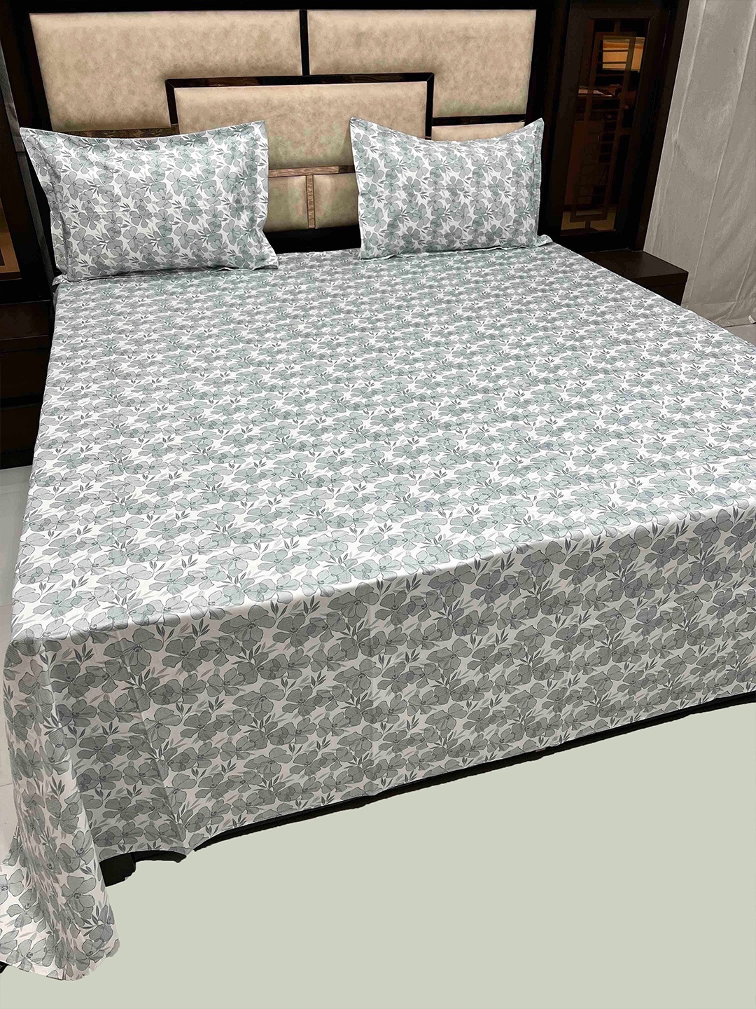 

Pure Decor Mansion White & Grey Floral 400 TC Cotton King Bedsheet with 2 Pillow Covers