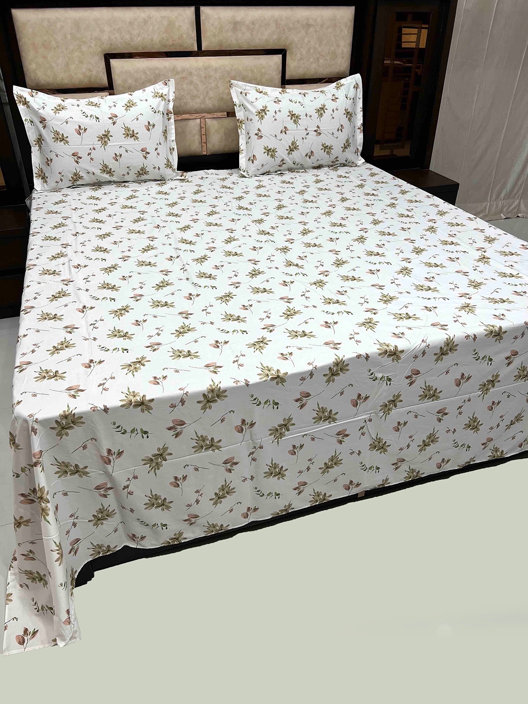 

Pure Decor White & Green Floral 400 TC Pure Cotton King Bedsheet with 2 Pillow Covers