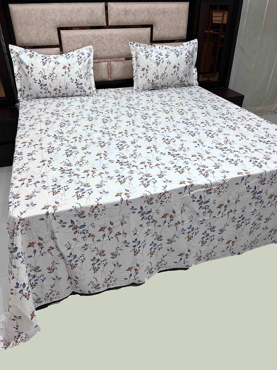 

Pure Decor Mansion White & Grey Floral 400 TC Pure Cotton King Bedsheet & 2 Pillow Covers