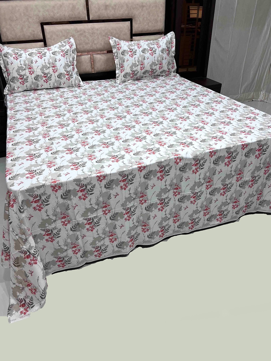 

Pure Decor White & Pink Floral 400 TC Pure Cotton King Bedsheet with 2 Pillow Covers
