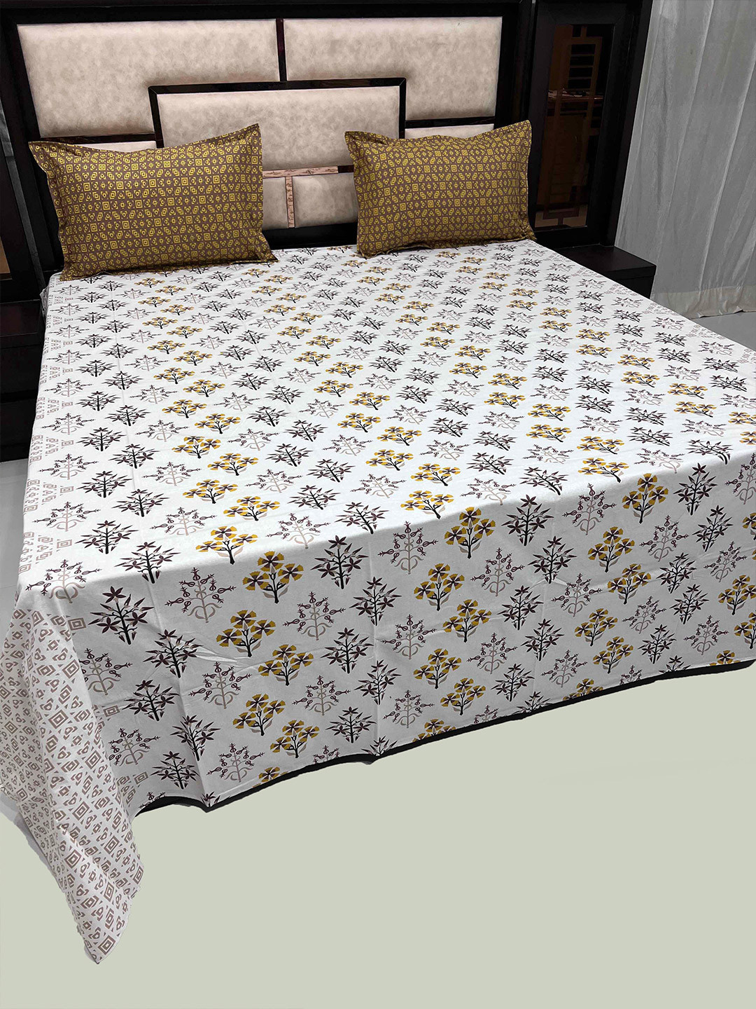 

Pure Decor White Ethnic Motifs 350 TC Pure Cotton King Bedsheet with 2 Pillow Covers