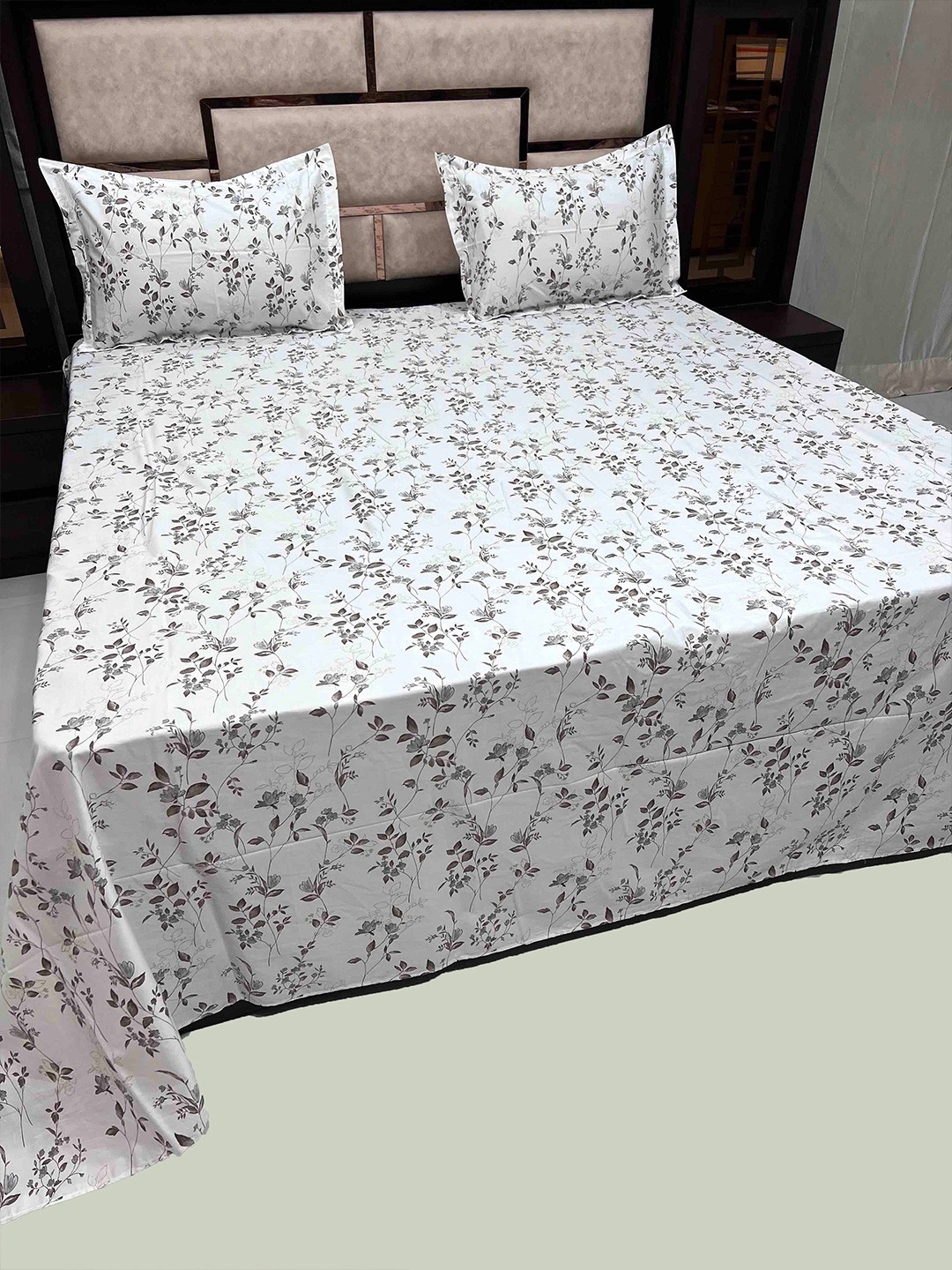 

Pure Decor Mansion Brown Floral 400 TC Pure Cotton King Bedsheet with 2 Pillow Covers