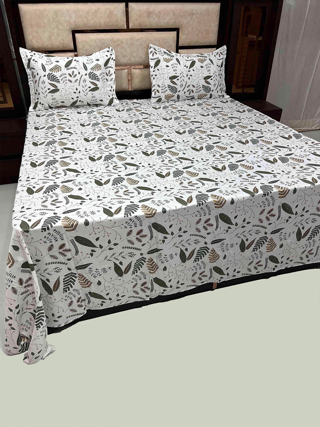 

Pure Decor White & Black Floral 400 TC Pure Cotton King Bedsheet with 2 Pillow Covers