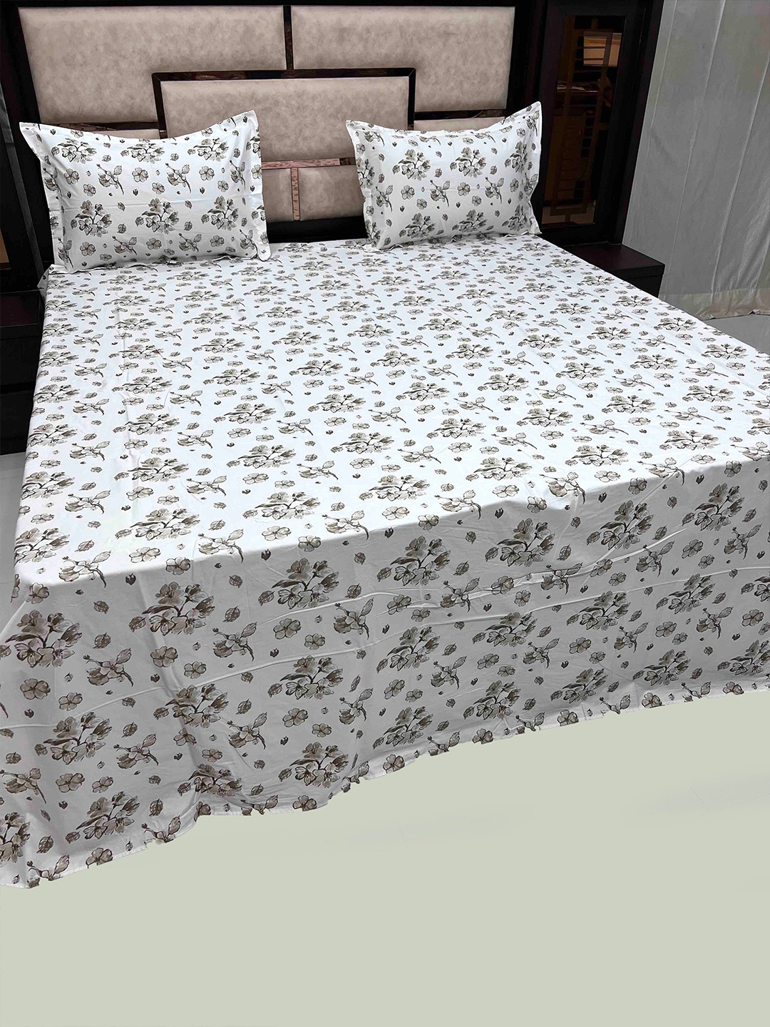 

Pure Decor Mansion White & Green Floral 400 TC Cotton King Bedsheet with 2 Pillow Covers