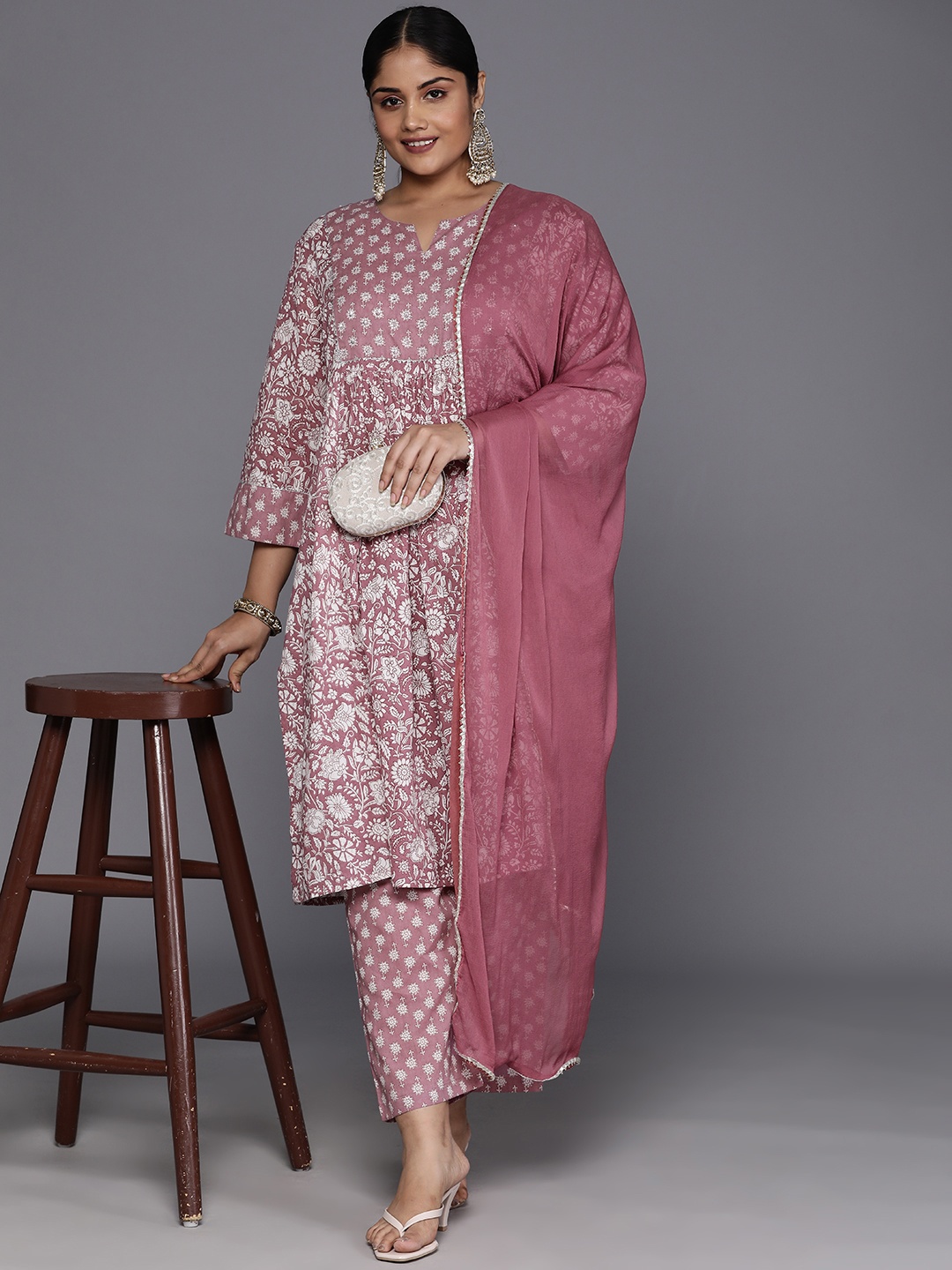 

Varanga Plus Size Floral Printed Sequinned Pure Cotton Kurta with Trousers & Dupatta, Mauve