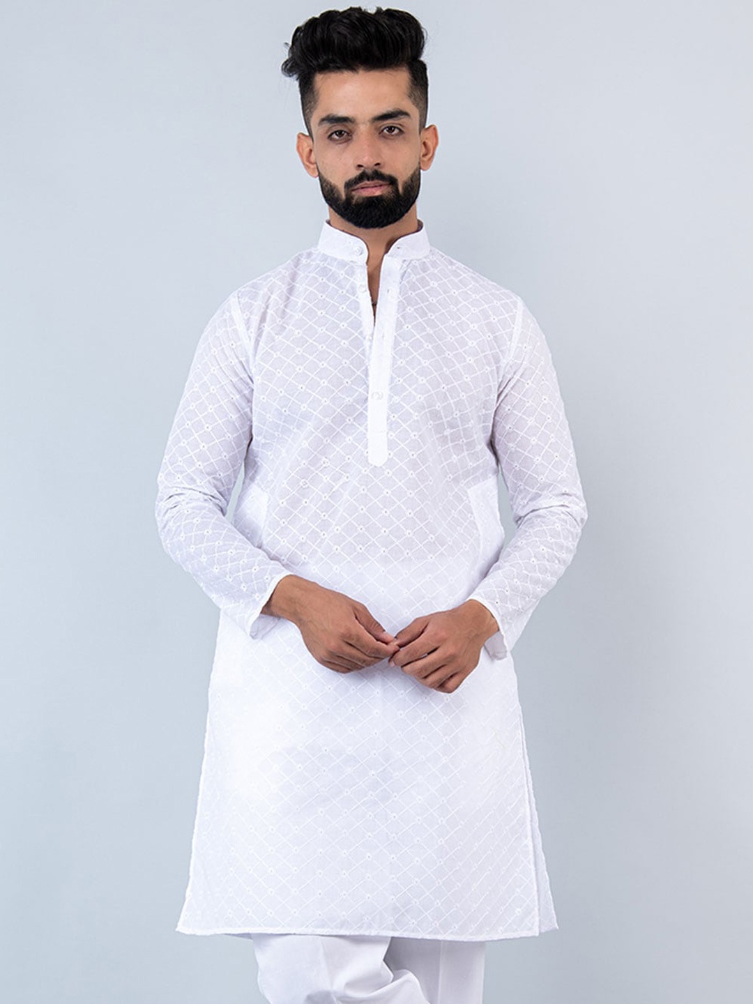 

Tistabene Geometric Chikankari Embroidered Mandarin Collar Cotton Kurta, White