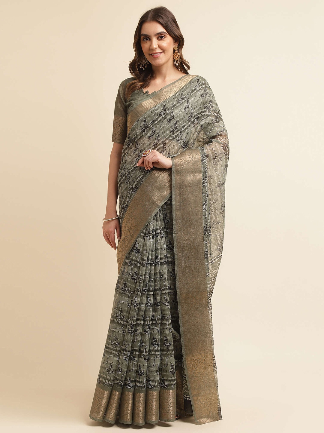 

Mitera Olive Green & Gold-Toned Ethnic Motifs Zari Silk Cotton Banarasi Saree