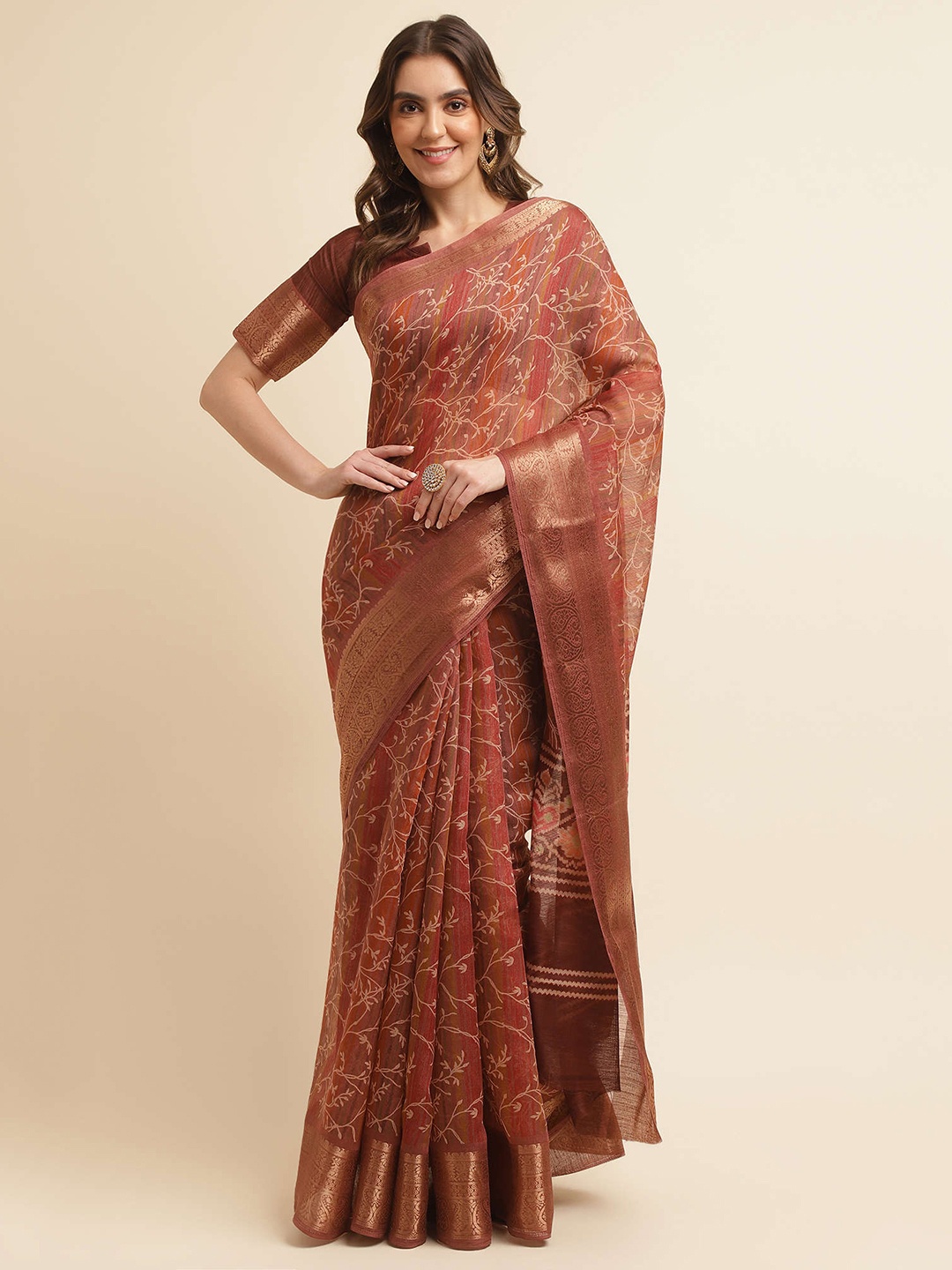 

Mitera Maroon & Gold-Toned Floral Printed Zari Silk Cotton Banarasi Saree
