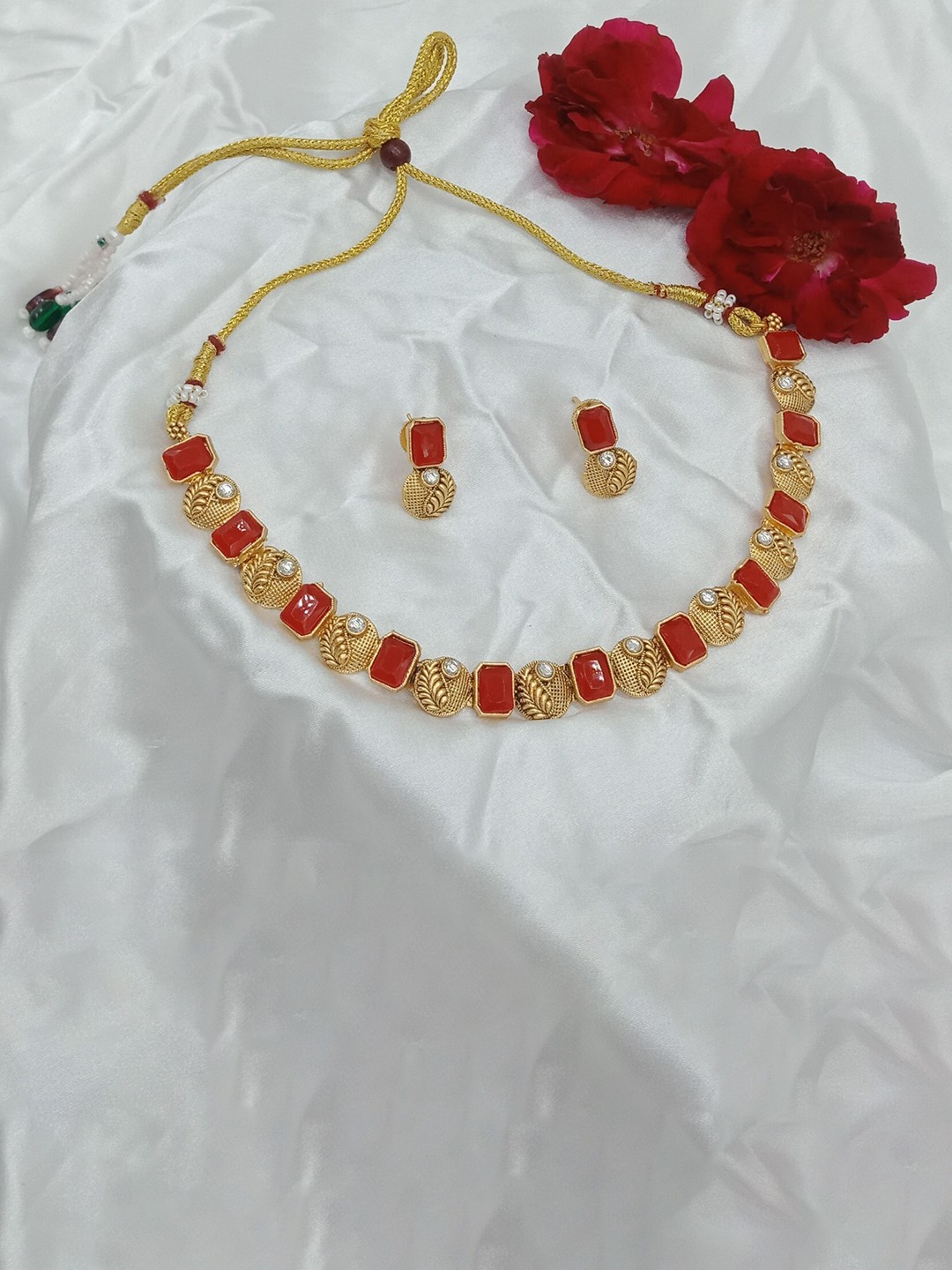 

AASHISH IMITATION Gold-Plated Stone Studded & Beaded Jewellery Set