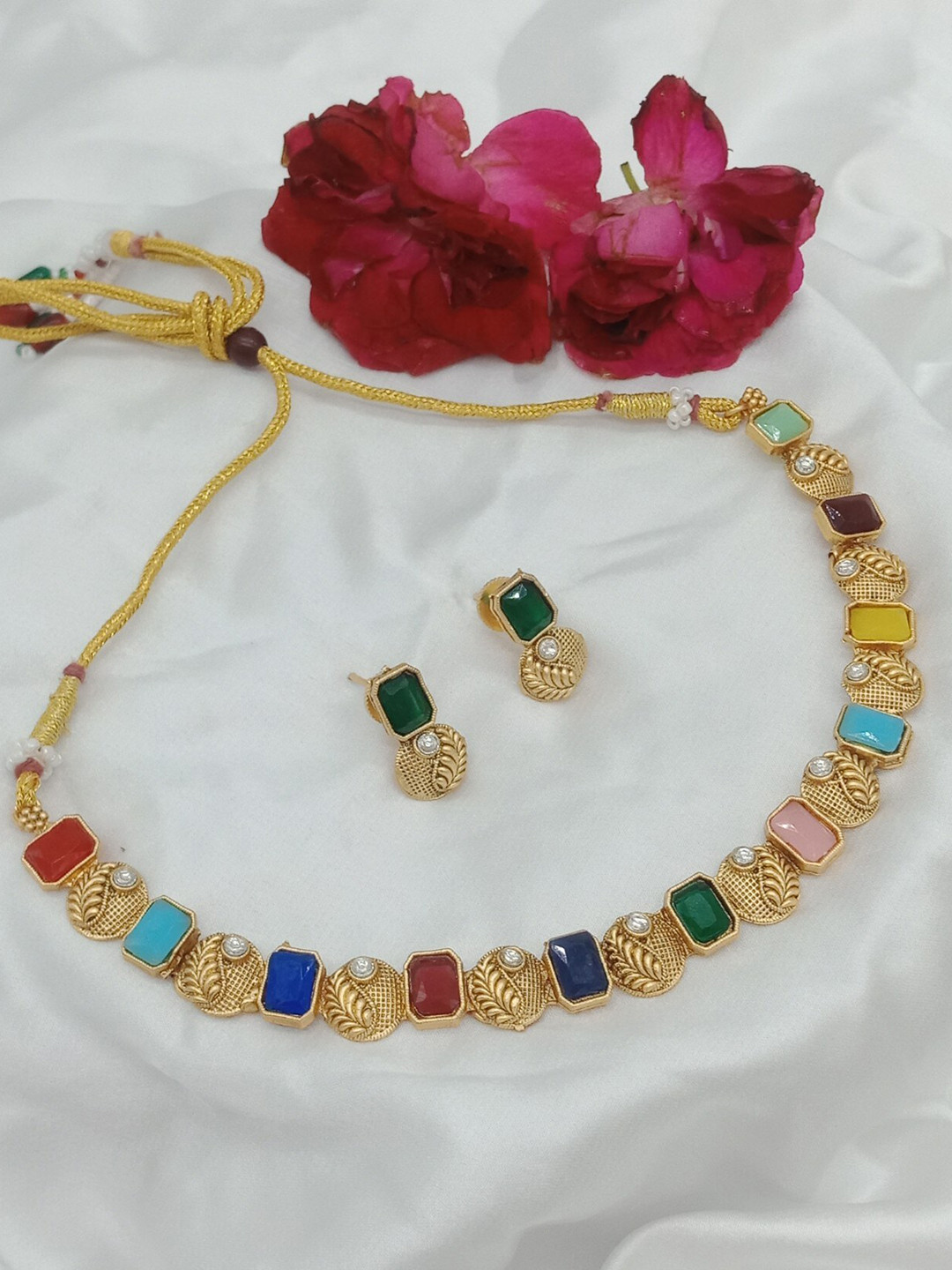 

AASHISH IMITATION Gold-Plated Kundan-Studded & Beaded Jewellery Set, Multi