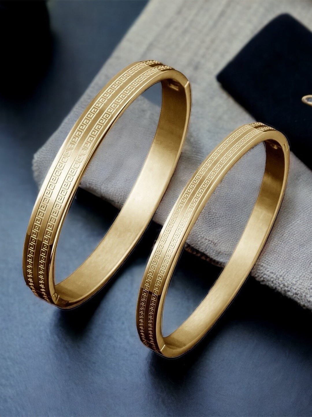 

MYKI Women Pack of 2 Gold-Toned Cubic Zirconia Gold-Plated Kada Bracelet