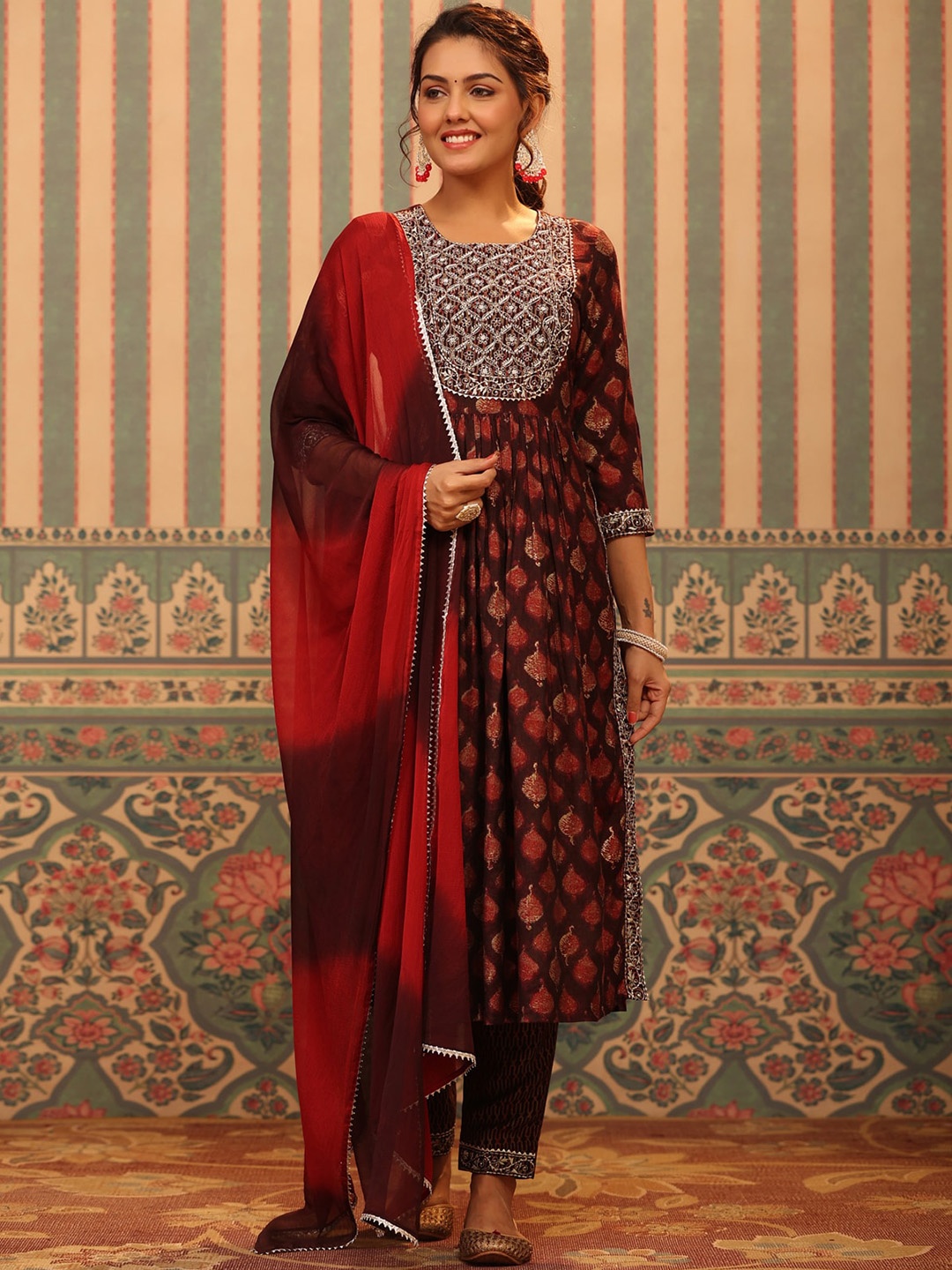 

PIROH Ethnic Motifs Foil Printed Kurta & Trousers With Dupatta, Burgundy