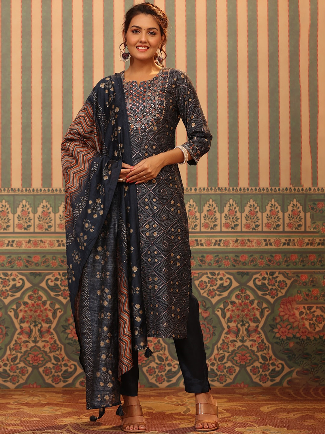 

PIROH Ethnic Motifs Foil Printed Silk Blend Kurta & Trousers With Dupatta, Black