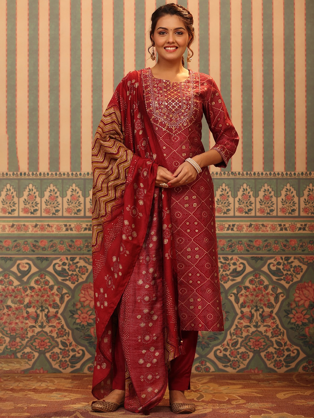 

PIROH Ethnic Motifs Foil Printed Mirror Detail Kurta & Trousers With Dupatta, Maroon