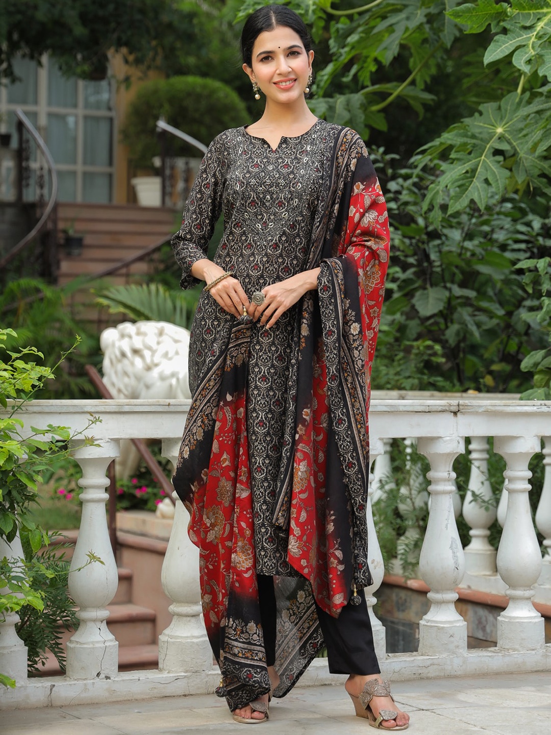 

PIROH Ethnic Motifs Foil Printed Silk Blend Kurta & Trousers With Dupatta, Black