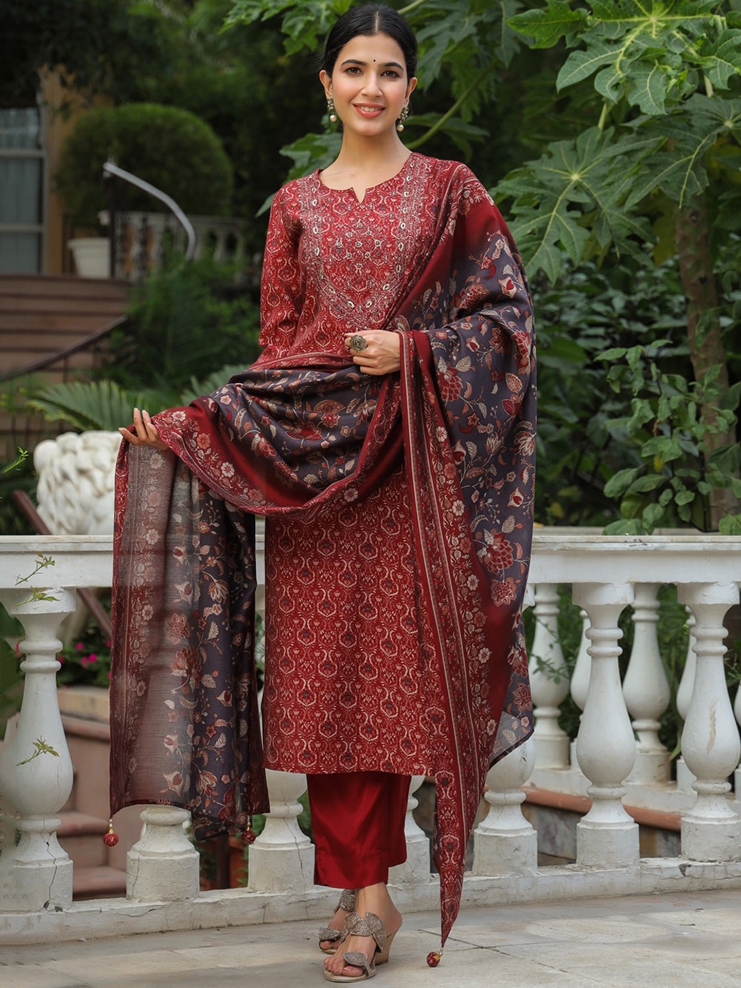 

PIROH Ethnic Motifs Foil Printed Pure Cotton Kurta & Trousers With Dupatta, Red