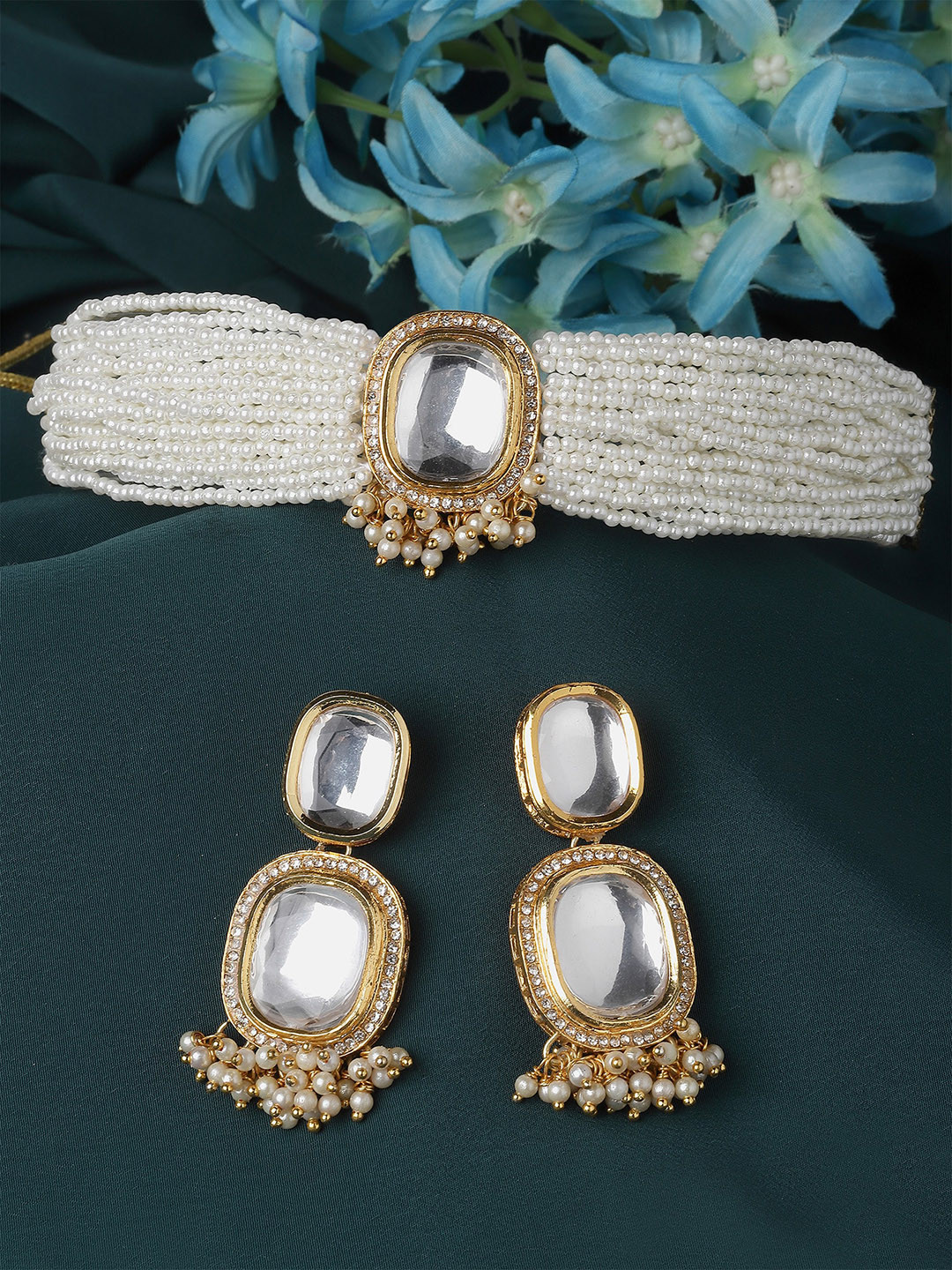 

KARATCART Gold-Plated Kundan-Studded & Beaded Jewellery Set