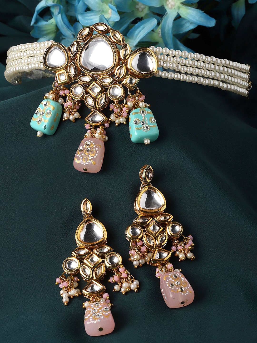 

KARATCART Gold-Plated Kundan-Studded & Beaded Jewellery Set, White