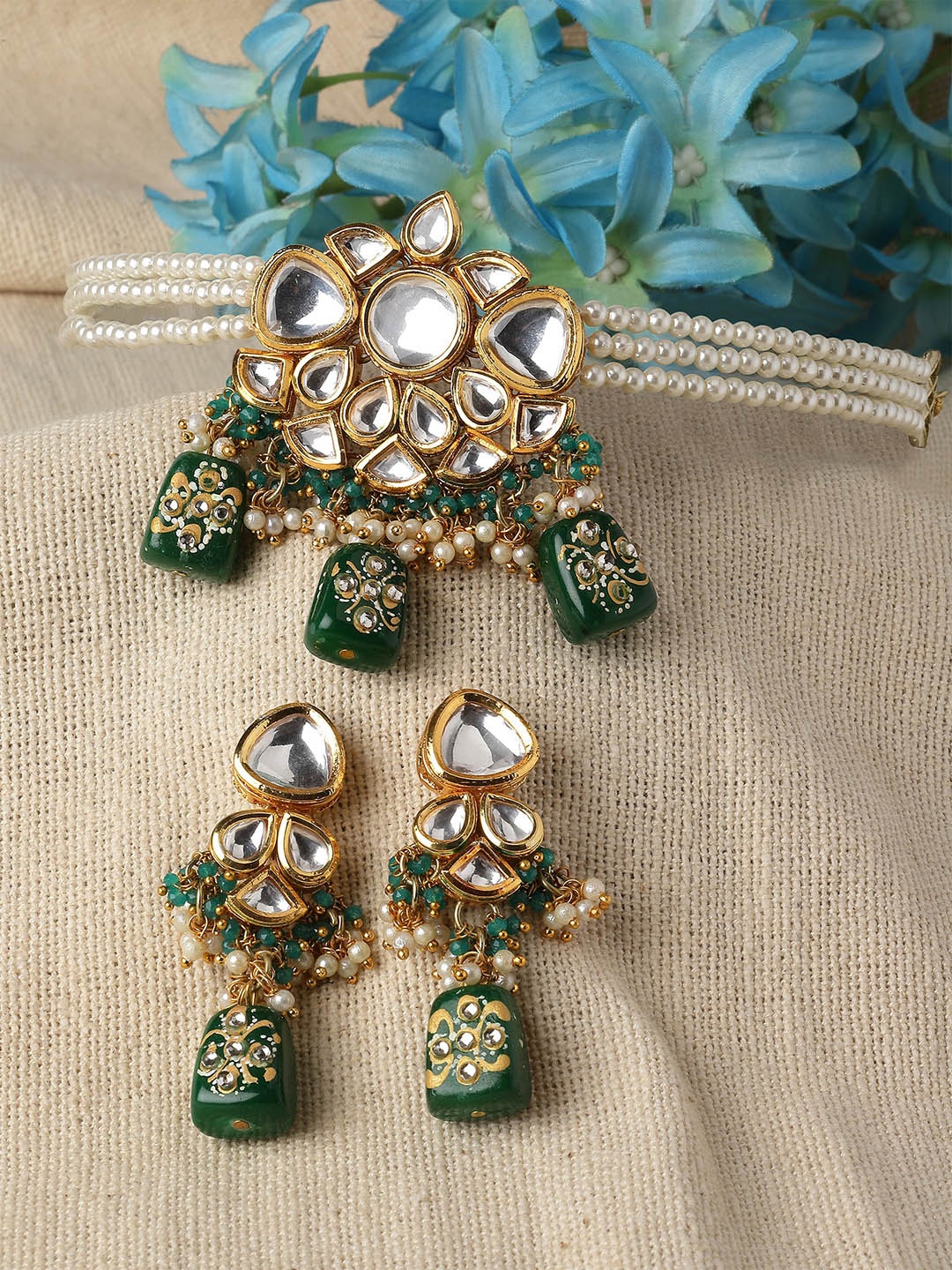 

KARATCART Gold-Plated Kundan-Studded & Beaded Jewellery Set, Green