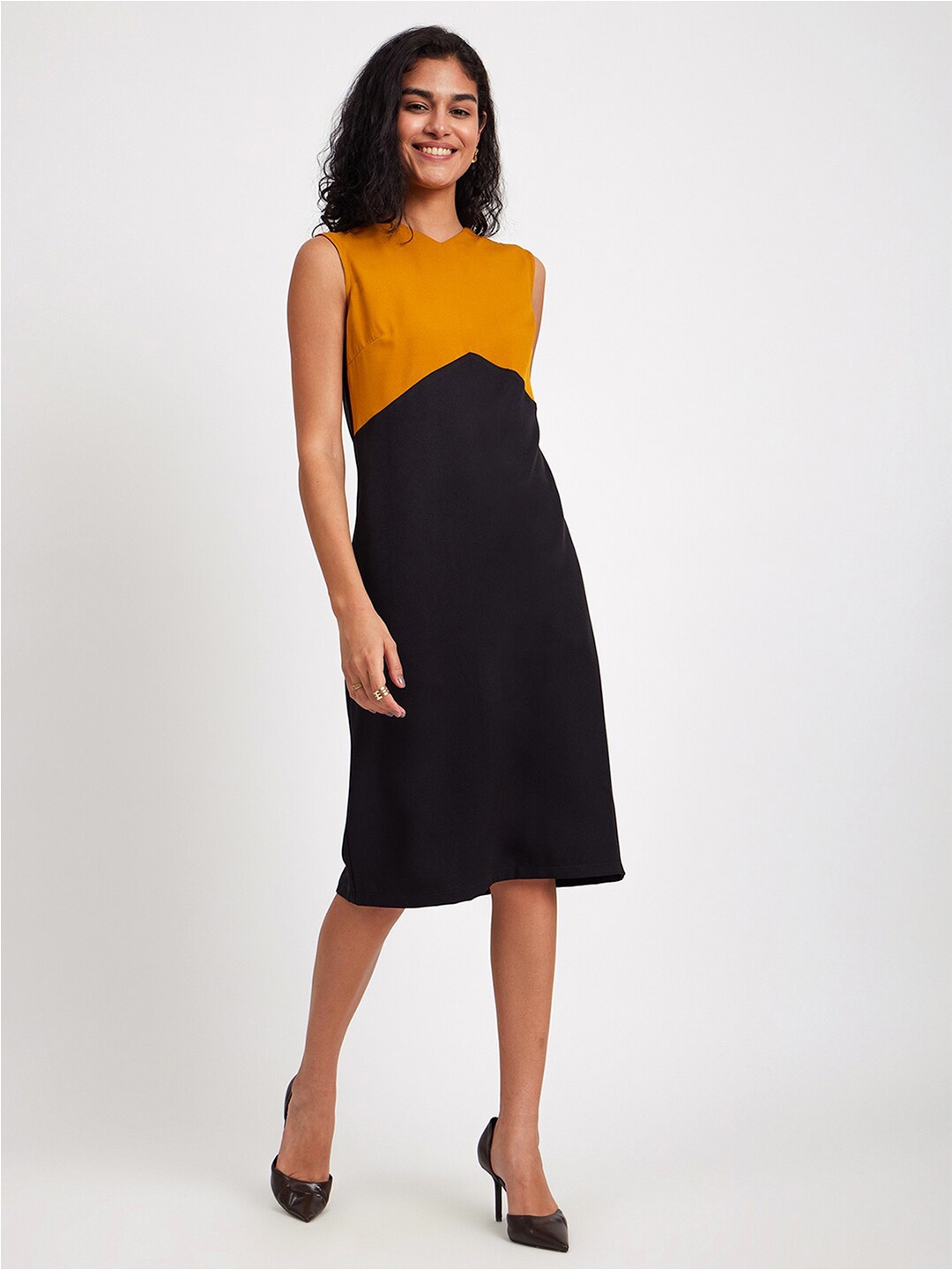 

FableStreet Black Colourblocked V-Neck Sleeveless Sheath Dress