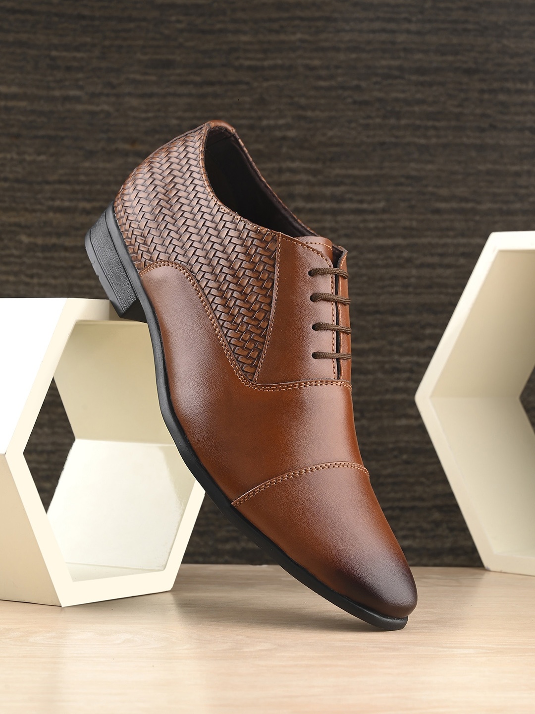 

Provogue Men Textured Formal Oxfords, Tan