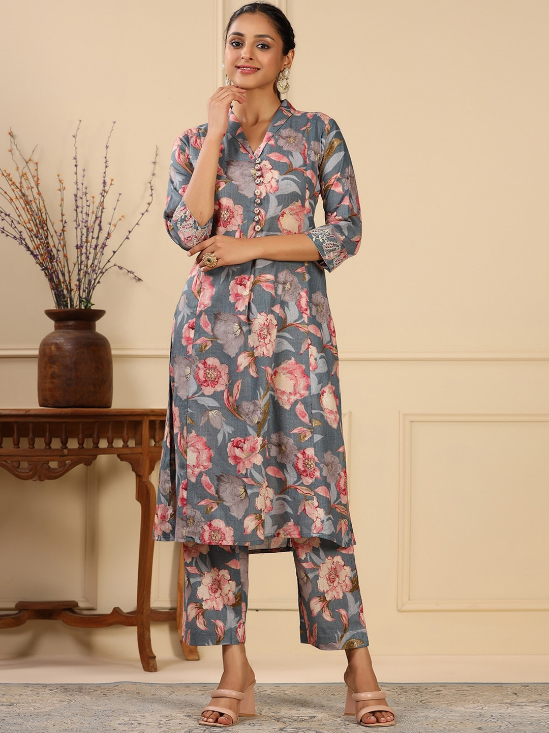 

EtnicaWear Floral Printed Regular Linen Kurta With Trousers, Grey