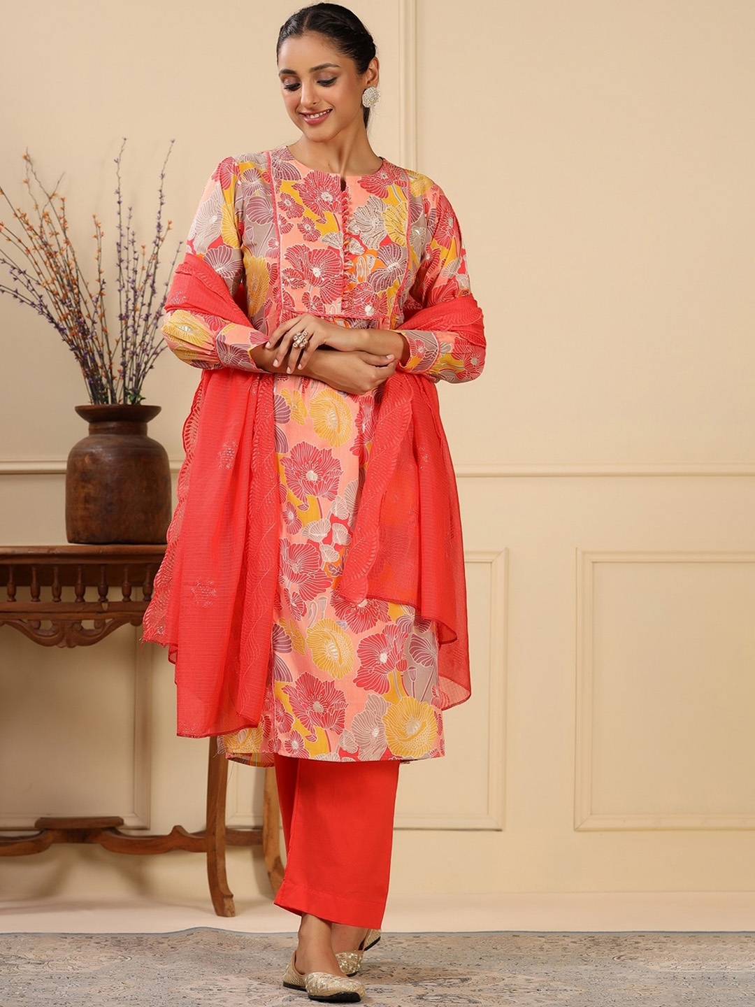 

EtnicaWear Floral Printed Regular Pure Silk Kurta & Trousers With Dupatta, Red