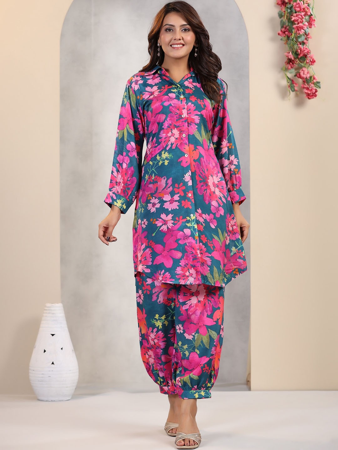 

EtnicaWear Floral Printed Regular Pure Silk Kurta with Harem Pants, Teal