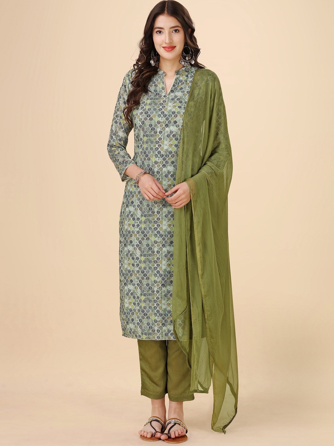 

Hinayat Fashion Printed Mandarin Collar Regular Kurta & Trousers With Dupatta, Green