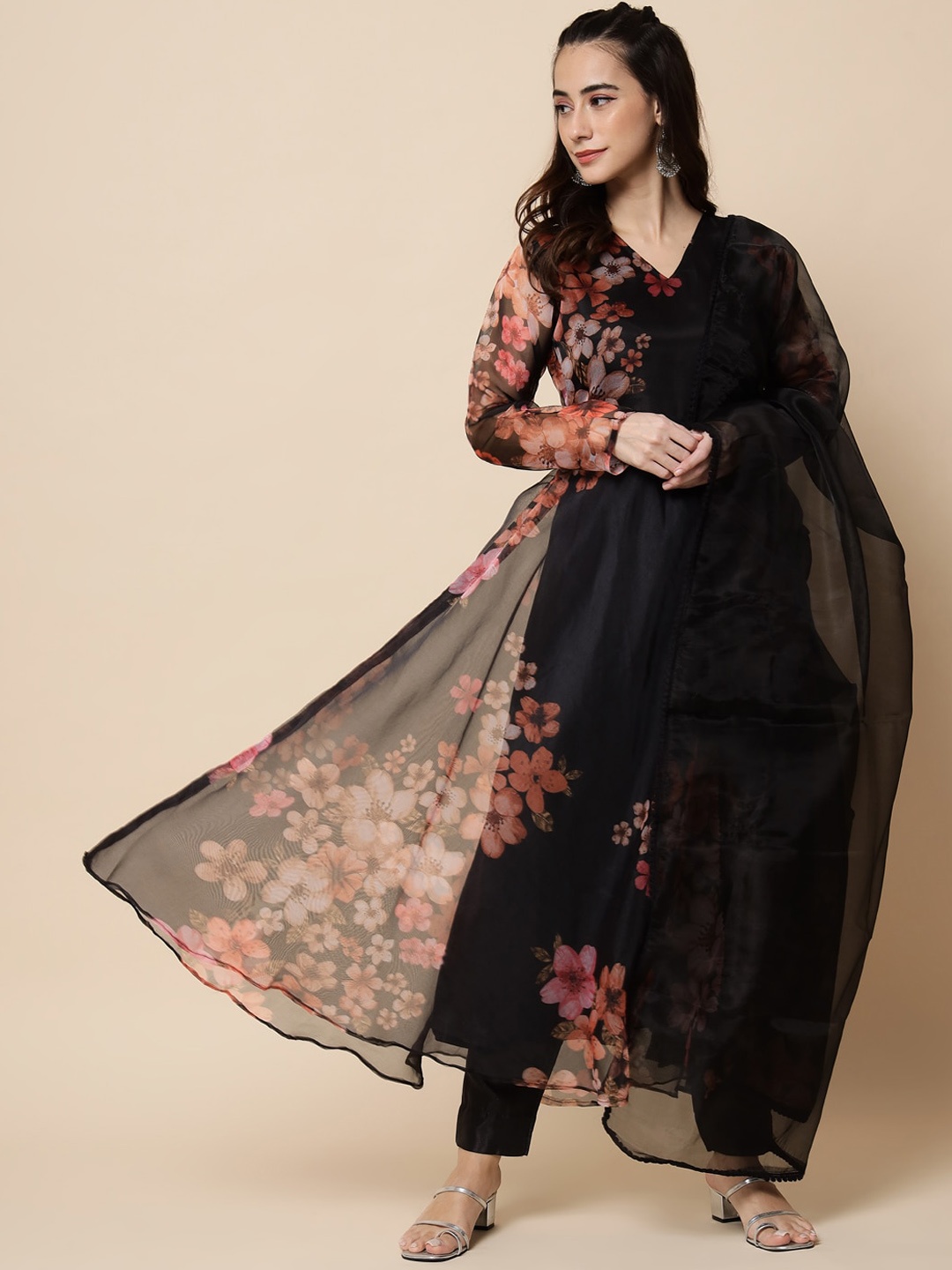 

Hinayat Fashion Floral Printed Regular Kurta & Trousers With Dupatta, Black