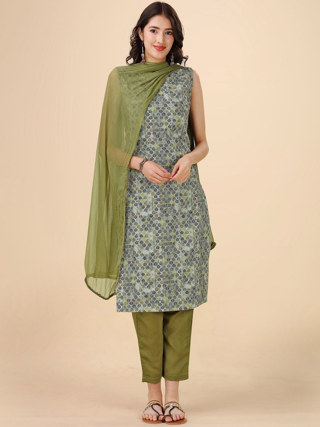 

Hinayat Fashion Printed Mandarin Collar Regular Kurta & Trousers With Dupatta, Green