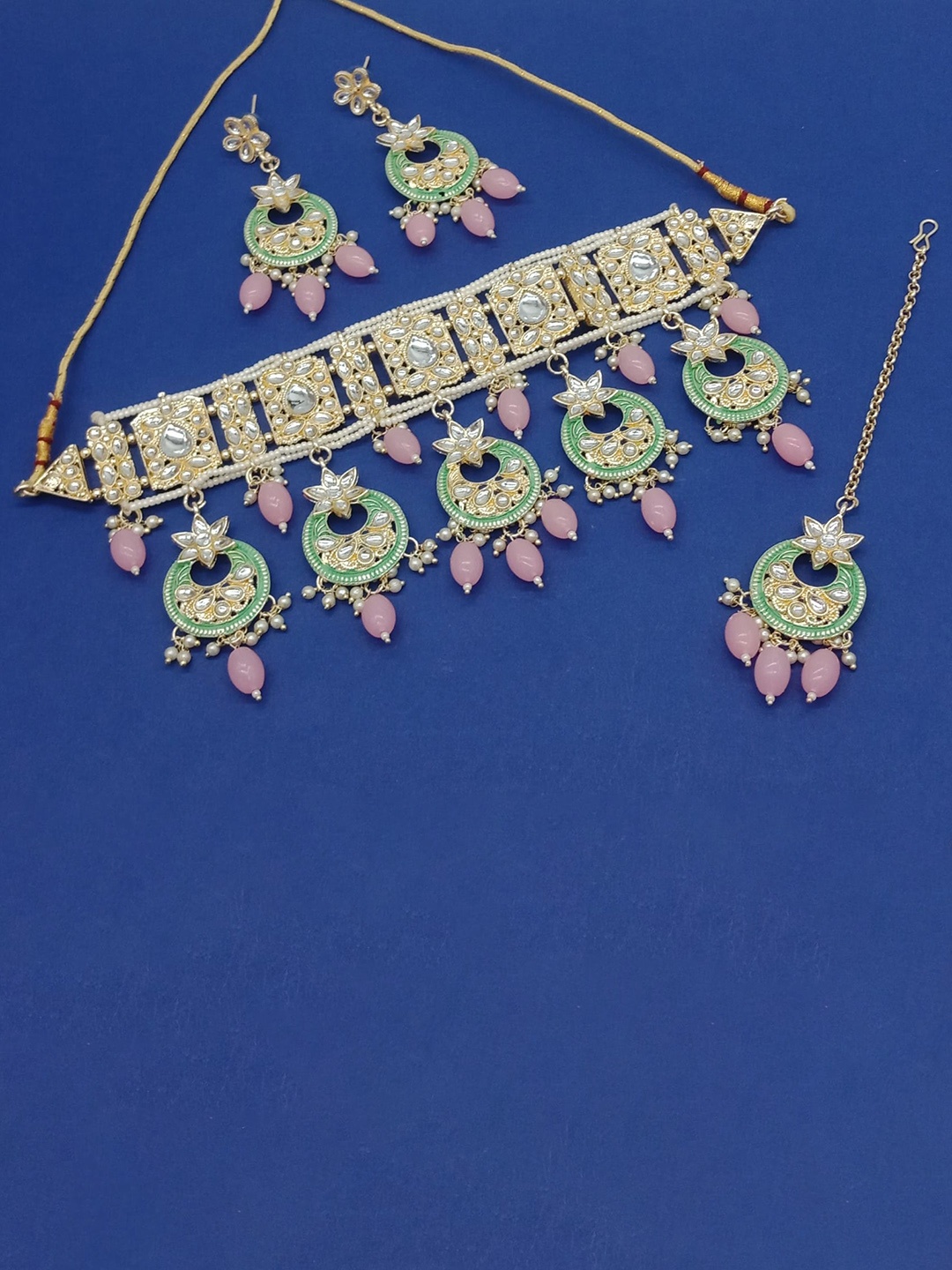 

AASHISH IMITATION Gold-Plated Kundan-Studded & Beaded Jewellery Set, Green