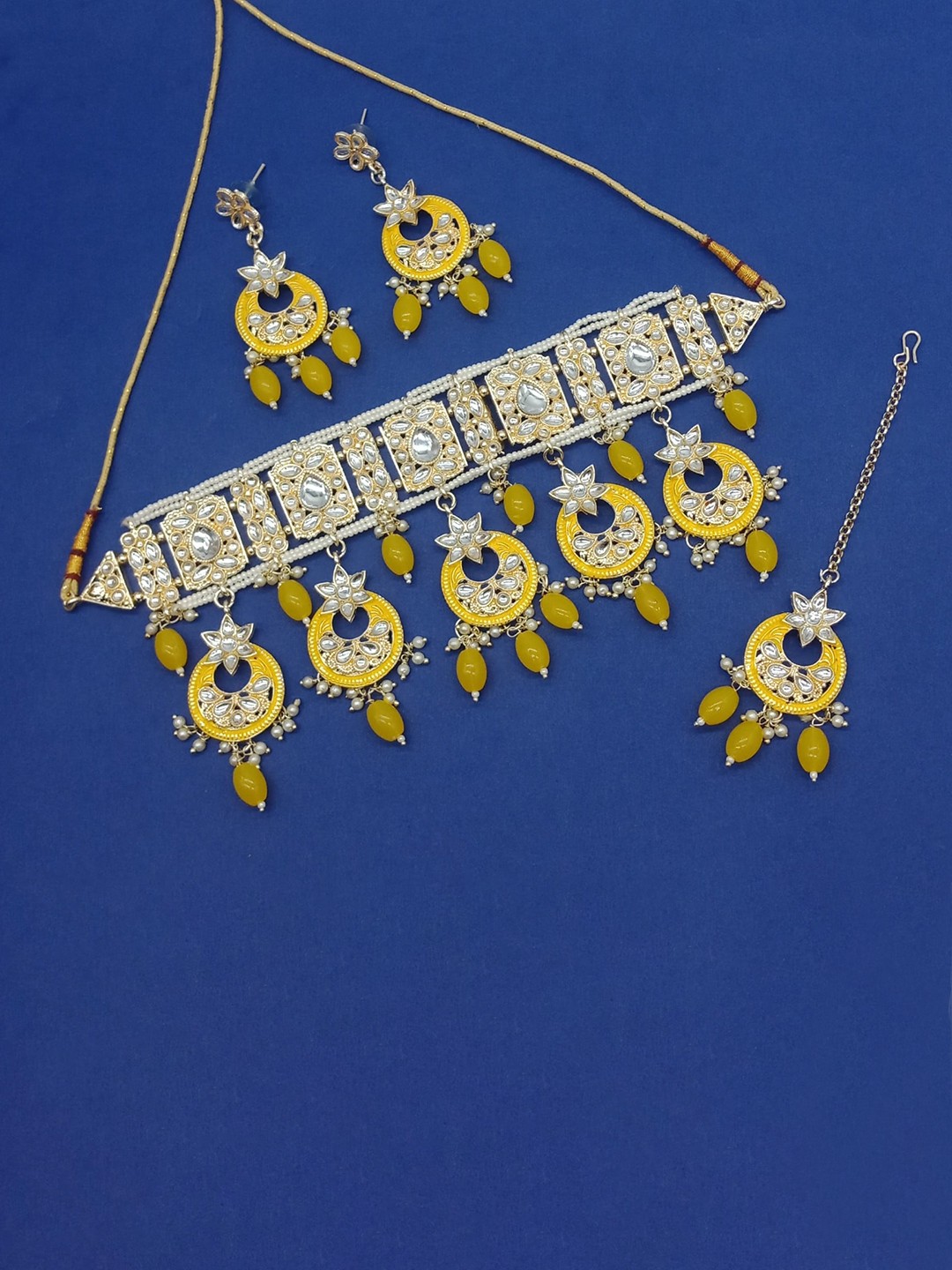 

AASHISH IMITATION Gold-Plated Kundan-Studded & Beaded Meenakari Jewellery Set