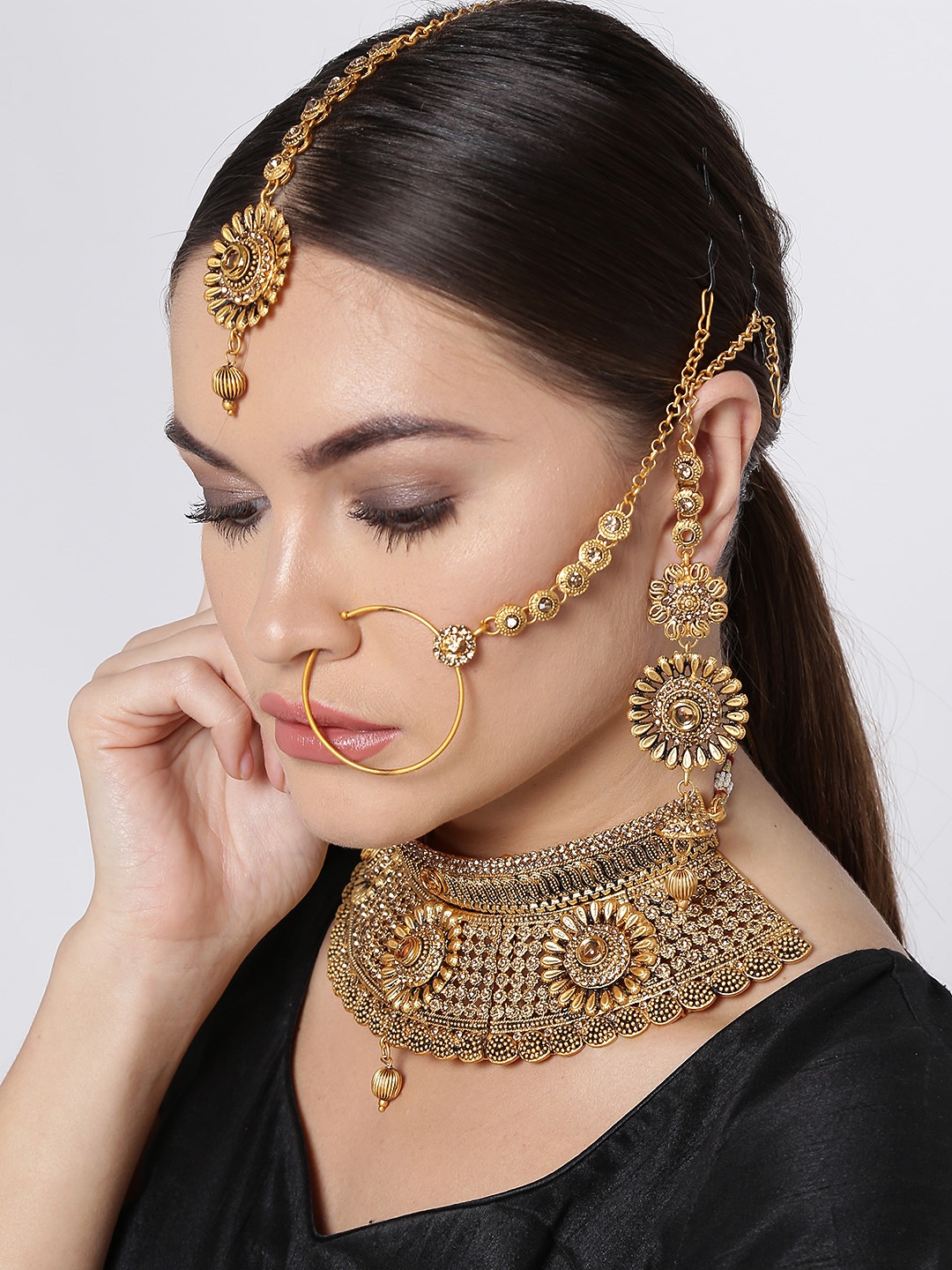 

Zaveri Pearls Gold-Toned Stone-Studded Textured Jewellery Set