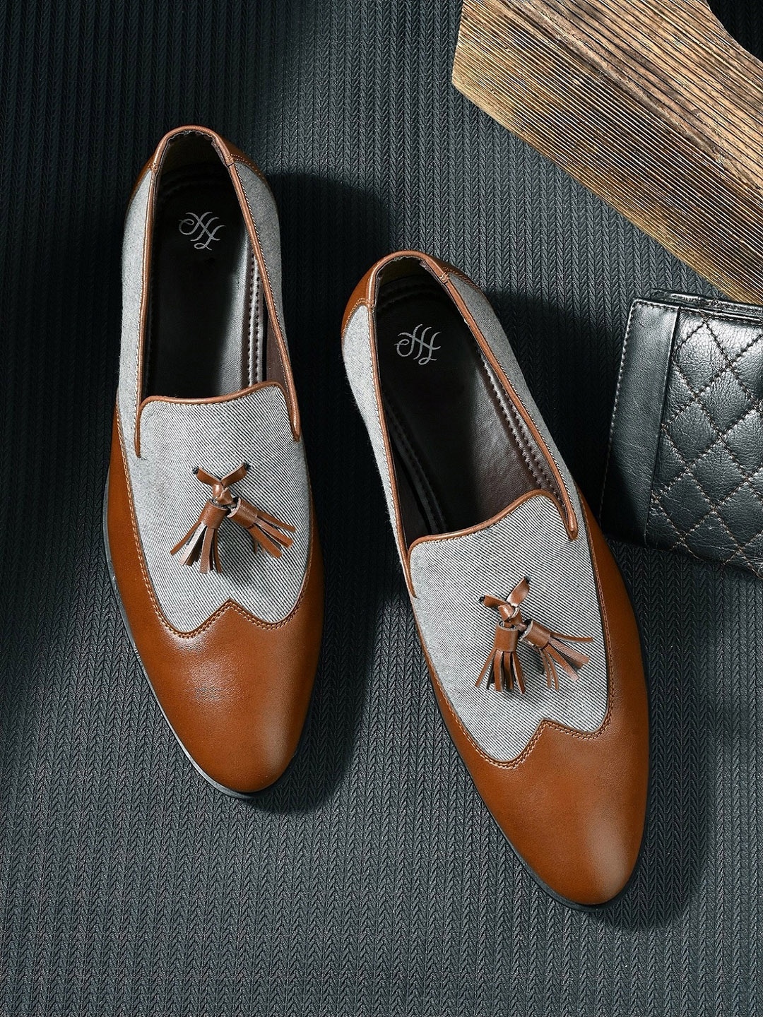 

House of Pataudi Men Colourblocked Tasselled Formal Loafers, Tan