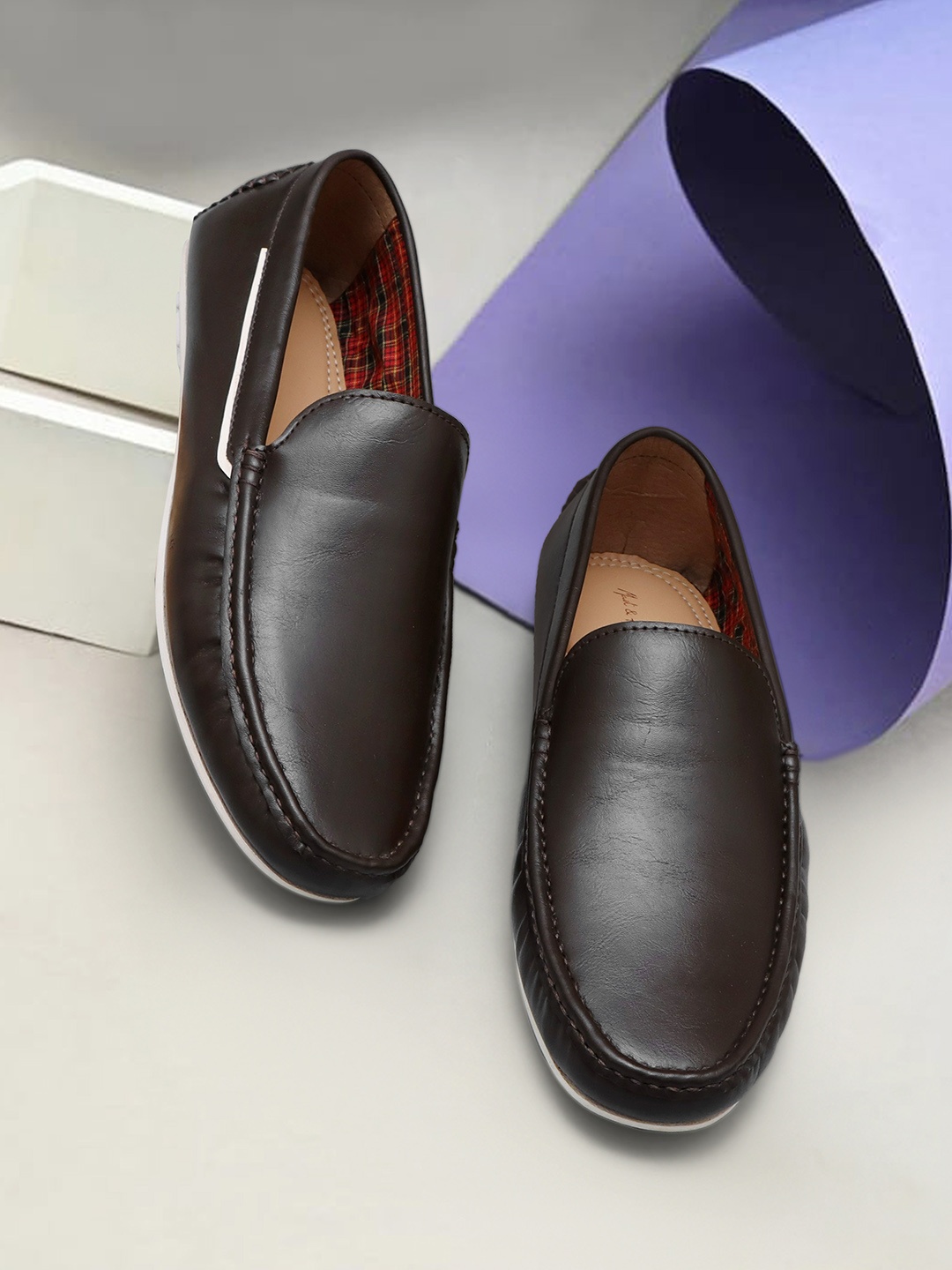 

The Roadster Lifestyle Co. Men Olive Green Comfort Insole Lightweight Penny Loafers