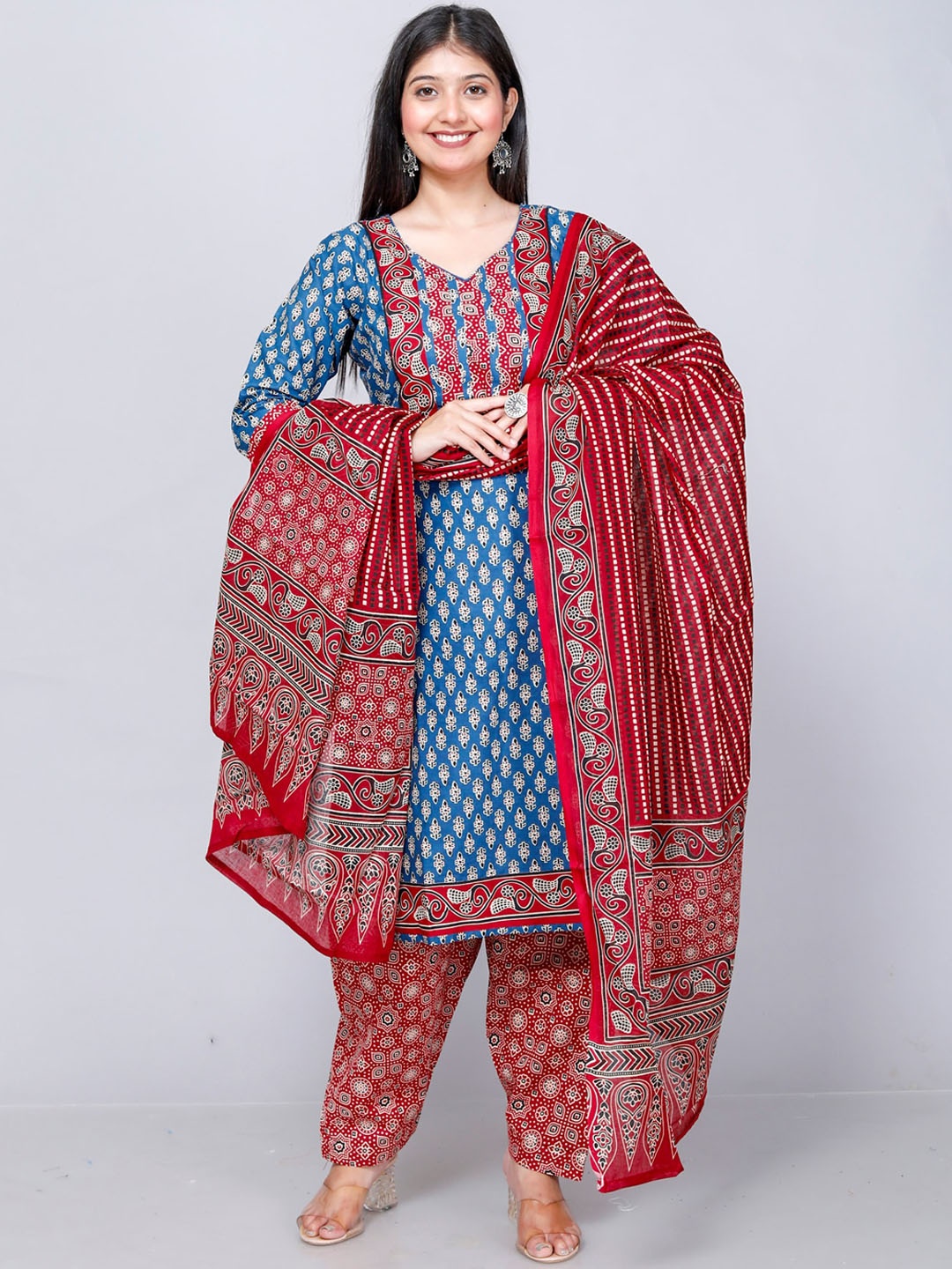 

Jevi Prints Ethnic Motifs Printed Regular Pure Cotton Kurta with Patiala & Dupatta, Blue