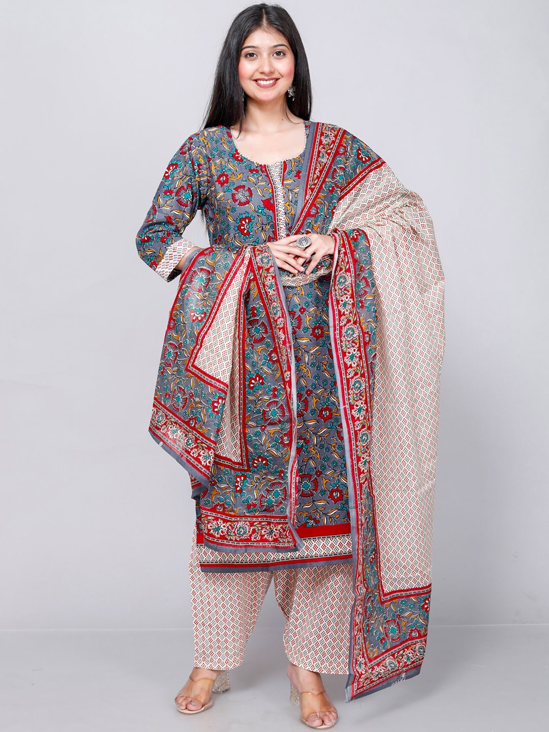 

Jevi Prints Ethnic Motifs Printed Regular Pure Cotton Kurta with Patiala & Dupatta, Grey