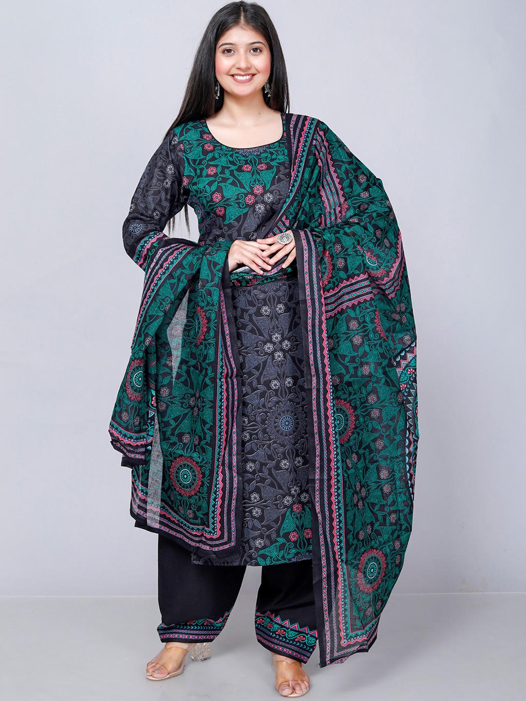 

Jevi Prints Ethnic Motifs Printed Regular Pure Cotton Kurta with Patiala & Dupatta, Black